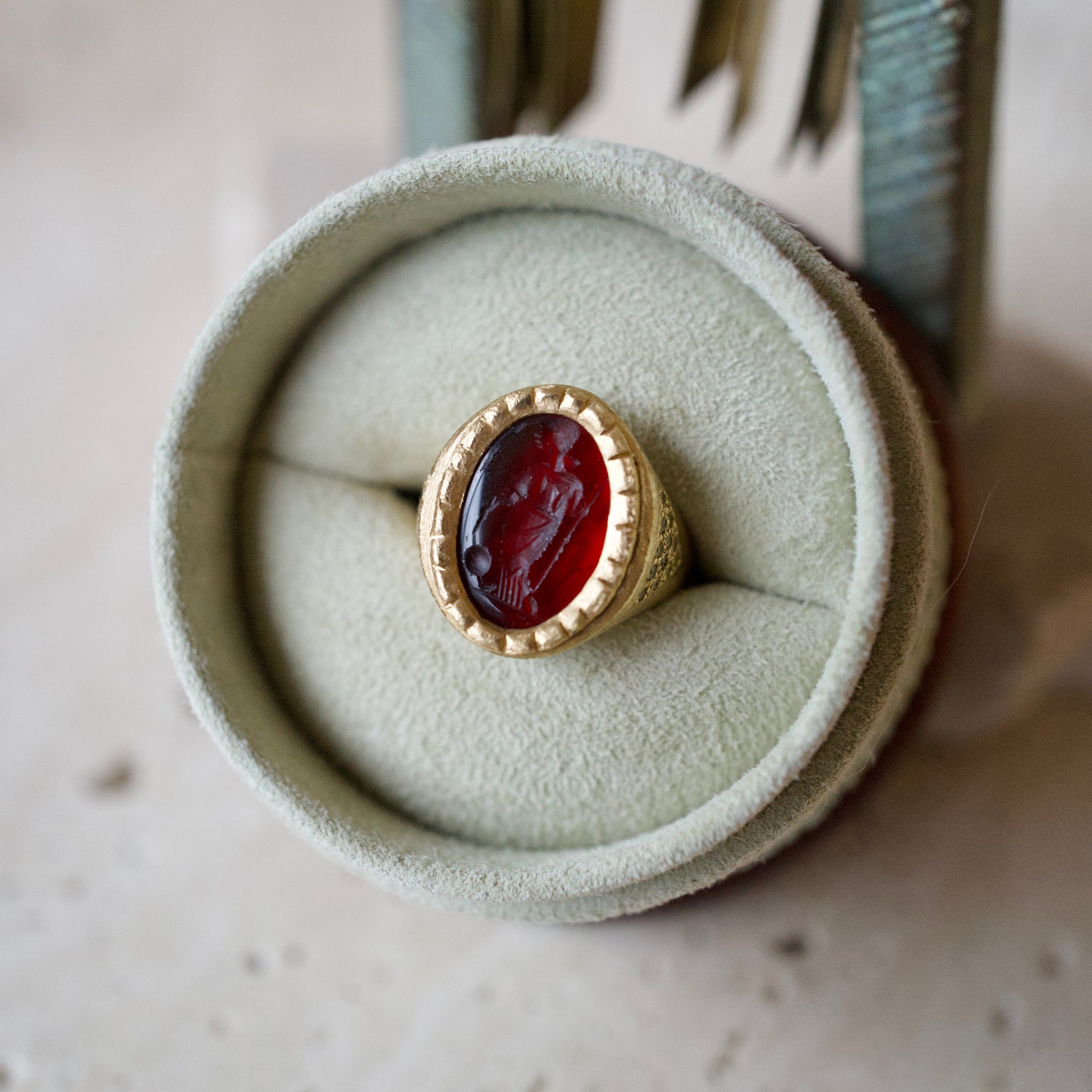 Handmade 18k intaglio gold ring encrusted with diamonds with scallop detailing
