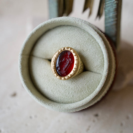 Handmade 18k intaglio gold ring encrusted with diamonds with scallop detailing