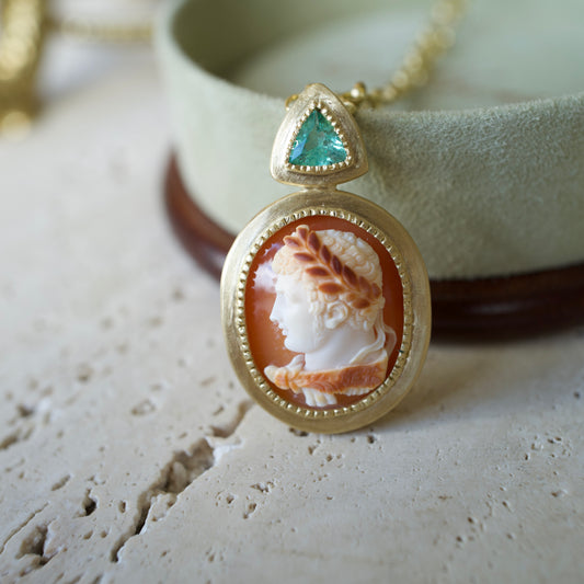 Emerald cameo pendant